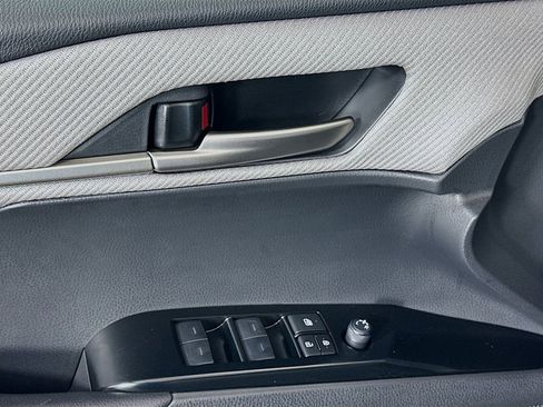 Used 2025 Toyota Camry SE w/ Convenience Package image 18