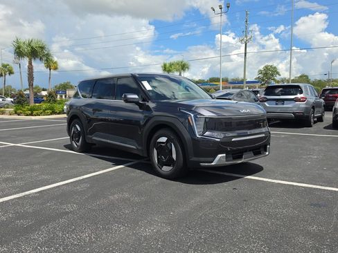New 2026 Kia EV9 Light RWD image 2