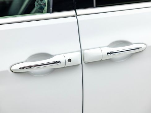 Used 2022 Chrysler Pacifica Limited image 11