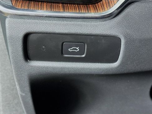 Used 2025 Volvo V60 B5 Cross Country Plus image 11