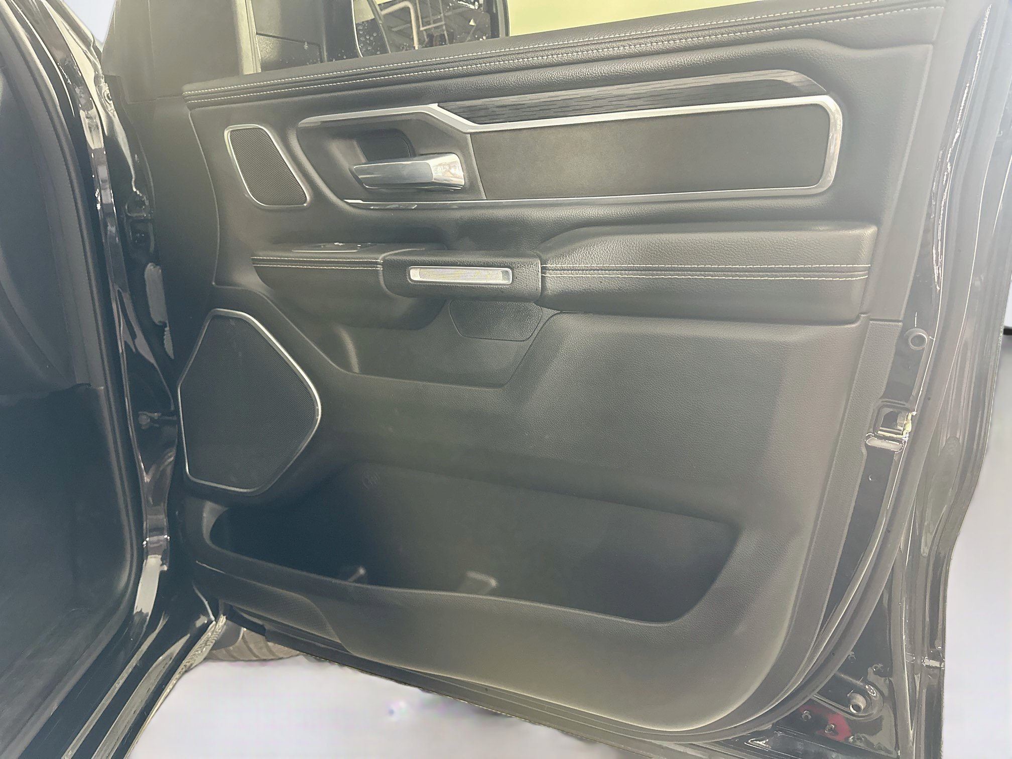 Used 2023 RAM 1500 Laramie AWD/4WD image 31