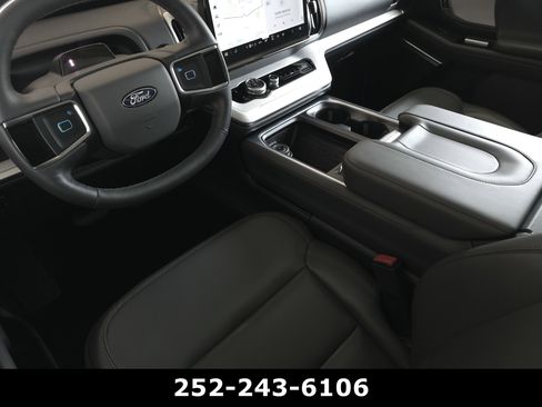 Used 2025 Ford Expedition Max Active AWD/4WD image 14