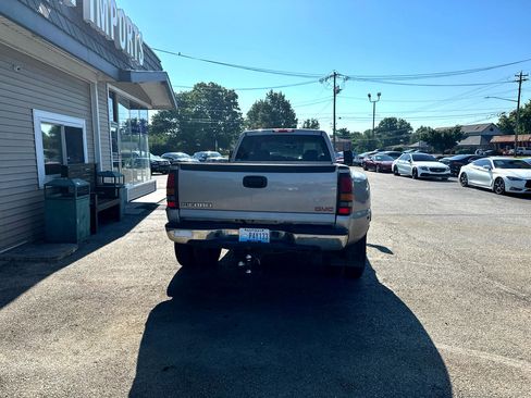 Used 2004 GMC Sierra 3500 SLE w/ Heavy-Duty Power Package image 4