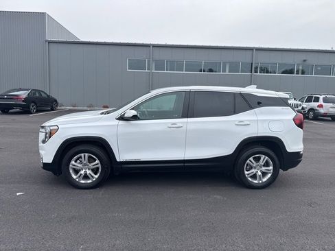 Used 2024 GMC Terrain SLE image 2