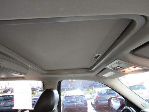 Used 2013 GMC Yukon XL Denali image 24