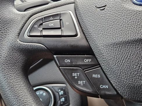 Used 2017 Ford Escape SE FWD image 25