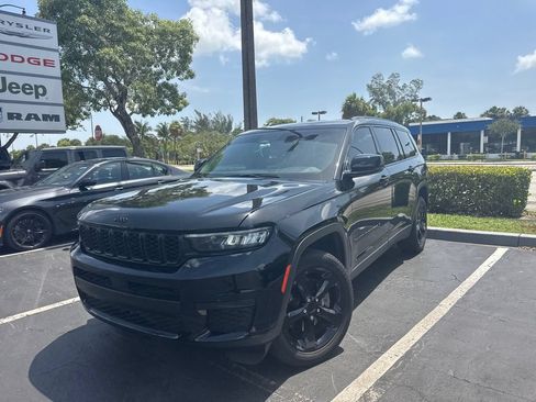 Used 2023 Jeep Grand Cherokee L Laredo RWD image 1