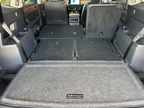 Used 2025 Volkswagen Atlas SE w/ Panoramic Sunroof Package FWD image 16
