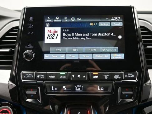 Certified 2024 Honda Odyssey Touring image 9