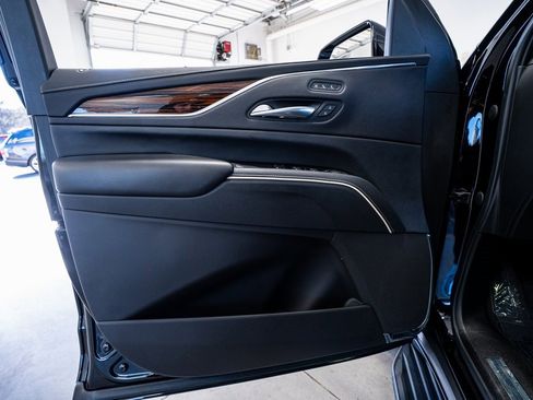 Used 2022 Cadillac Escalade Premium Luxury image 29