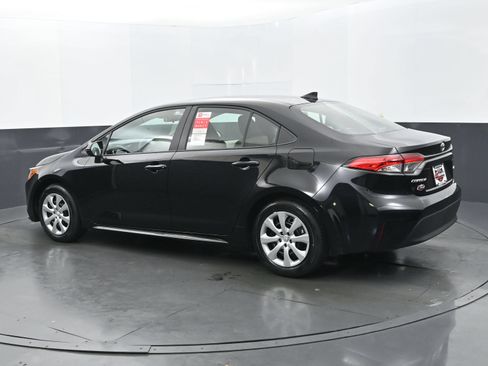 Used 2025 Toyota Corolla LE FWD image 3