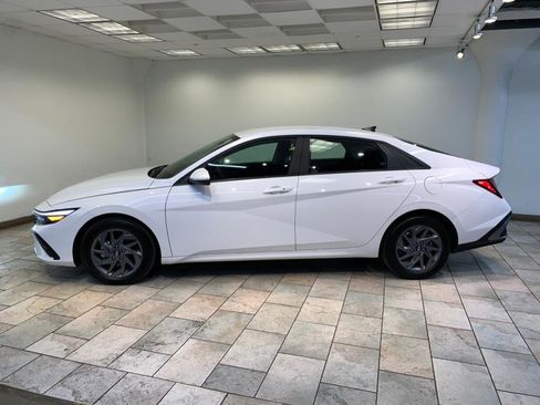 Used 2024 Hyundai Elantra SEL image 4