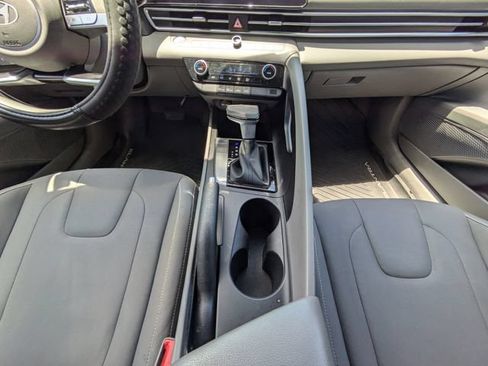 Used 2024 Hyundai Elantra SEL FWD image 18