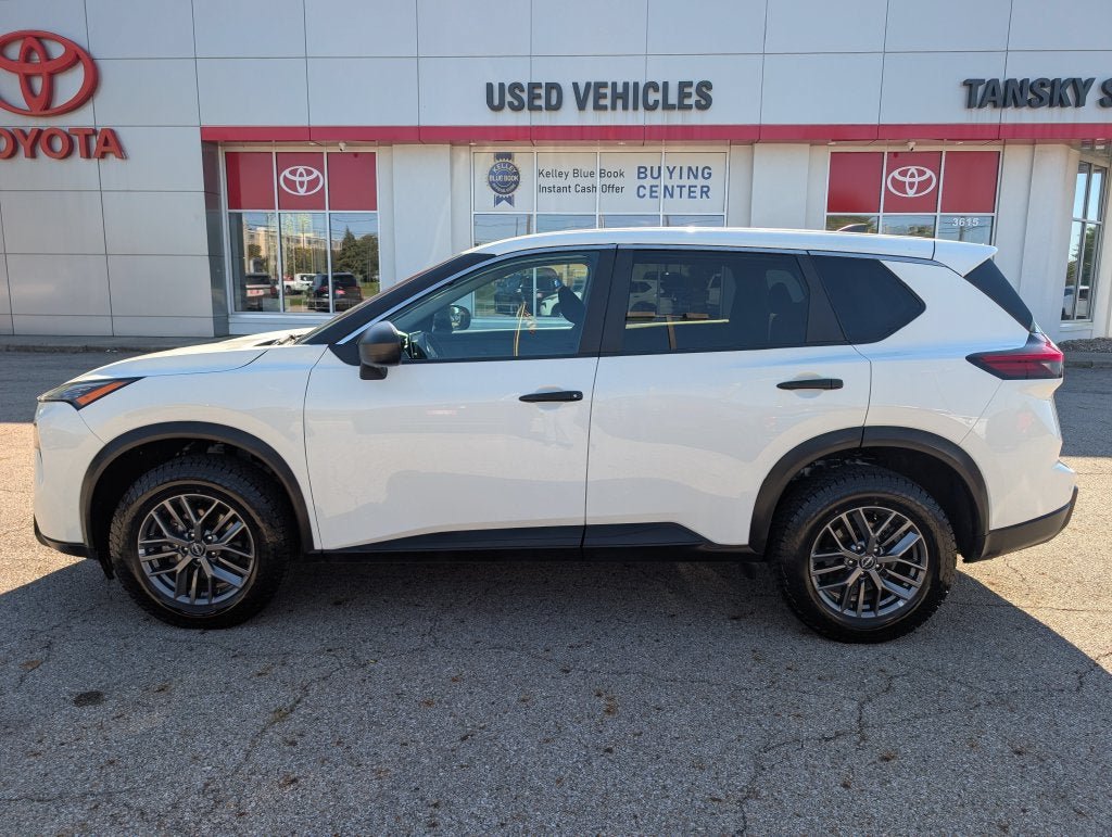 Used 2024 Nissan Rogue S AWD/4WD image 4