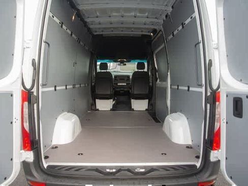 Used 2025 Mercedes-Benz Sprinter 2500 image 34