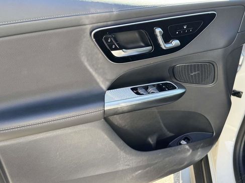 Used 2023 Mercedes-Benz GLC 300 4MATIC image 25