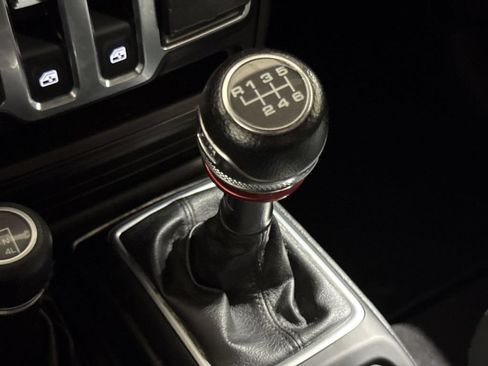 Used 2019 Jeep Wrangler Sport AWD/4WD image 17
