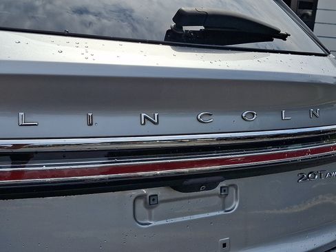 Used 2020 Lincoln Nautilus Premier AWD/4WD image 28