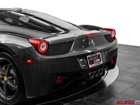 Used 2014 Ferrari 458 Italia Coupe RWD image 17
