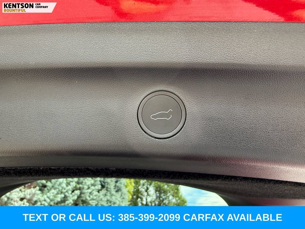 Used 2024 Tesla Model Y Long Range AWD/4WD image 31