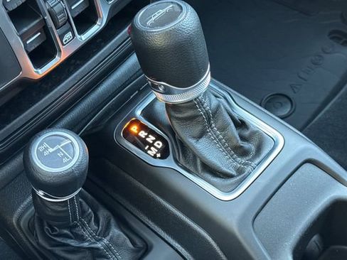 New 2025 Jeep Gladiator Sport AWD/4WD image 21