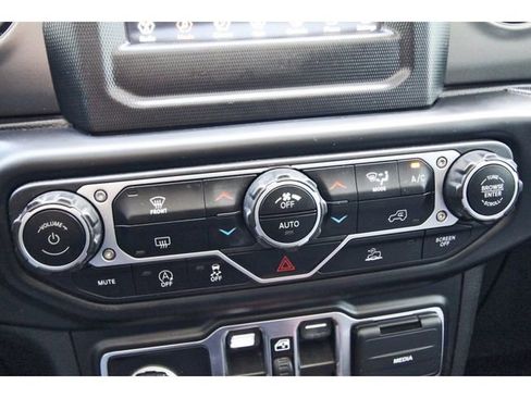 Used 2023 Jeep Gladiator Willys image 24