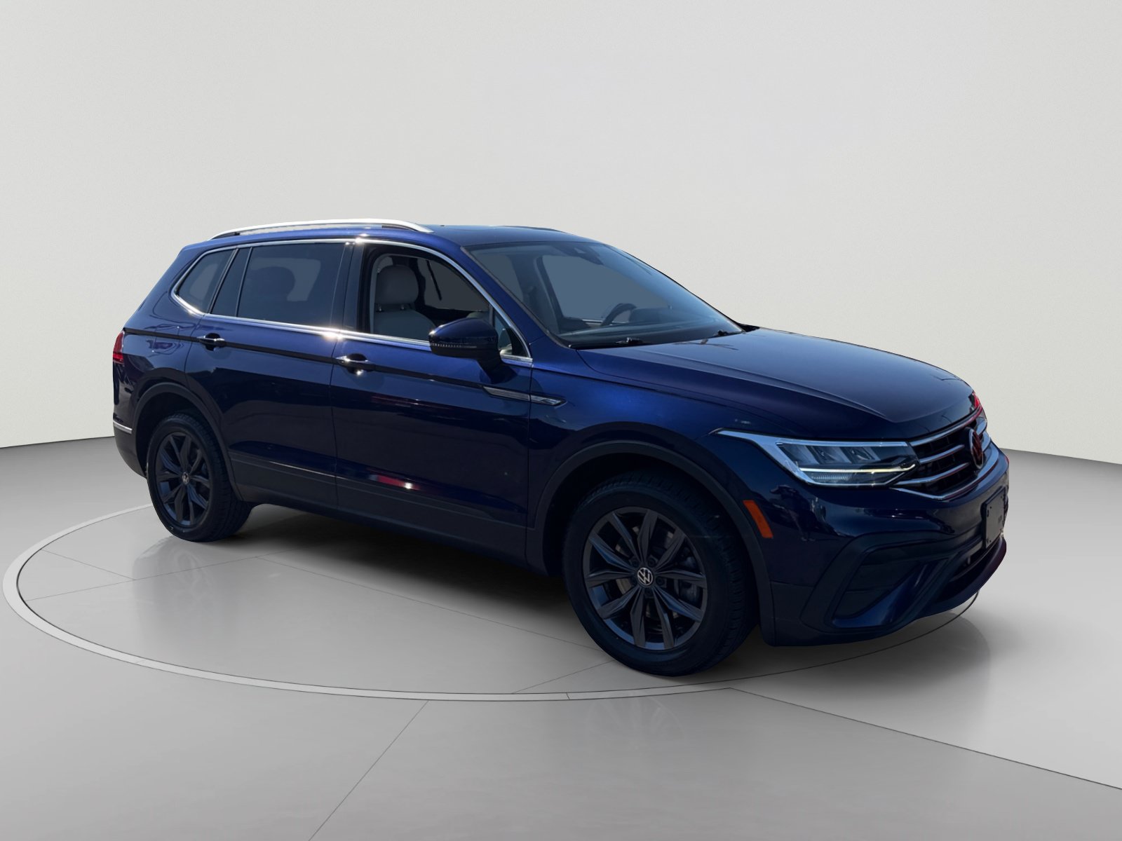 Used 2022 Volkswagen Tiguan SE w/ Panoramic Sunroof Package AWD/4WD image 7