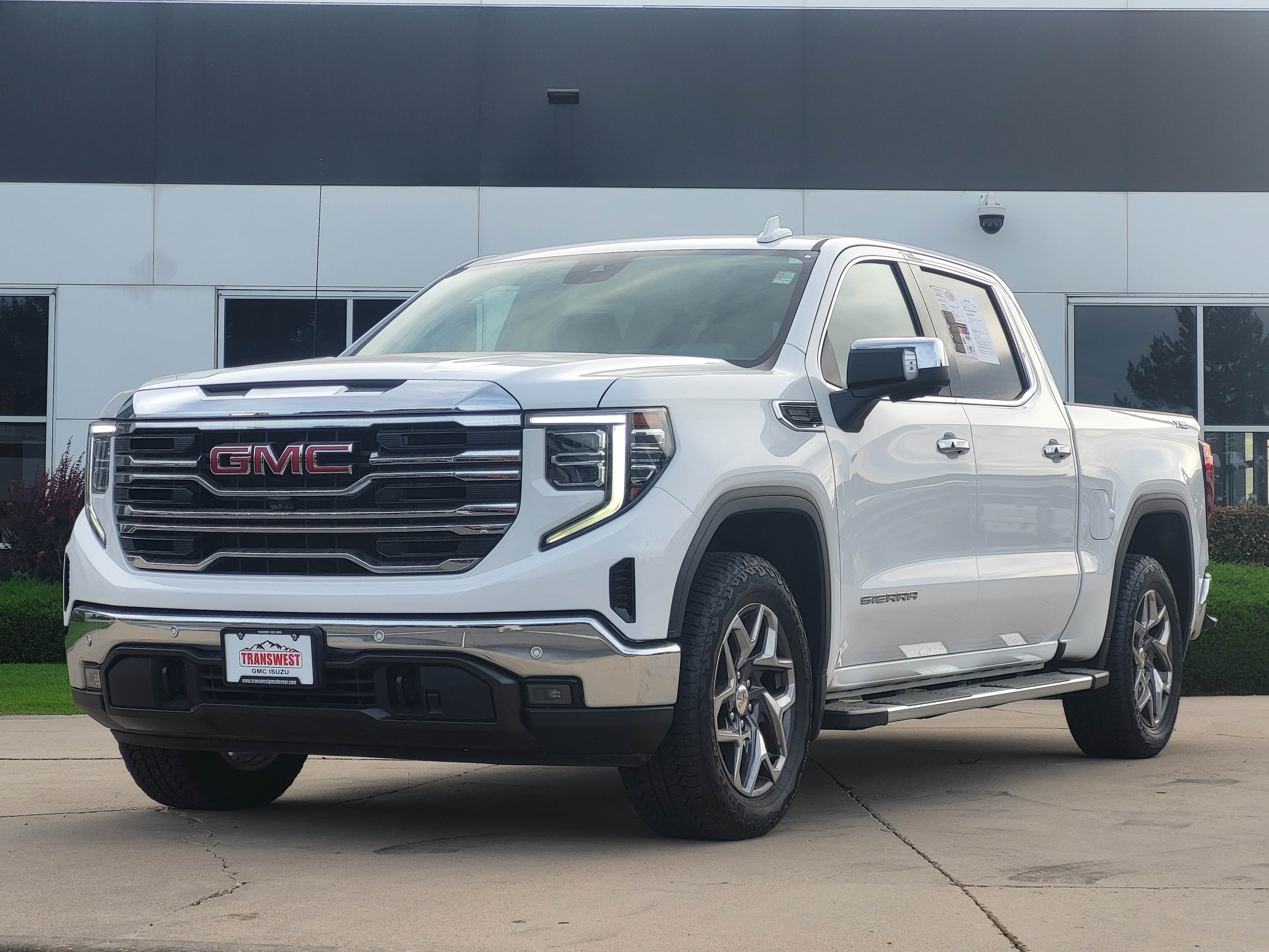 Used 2022 GMC Sierra 1500 SLT w/ SLT Premium Plus Package AWD/4WD image 3
