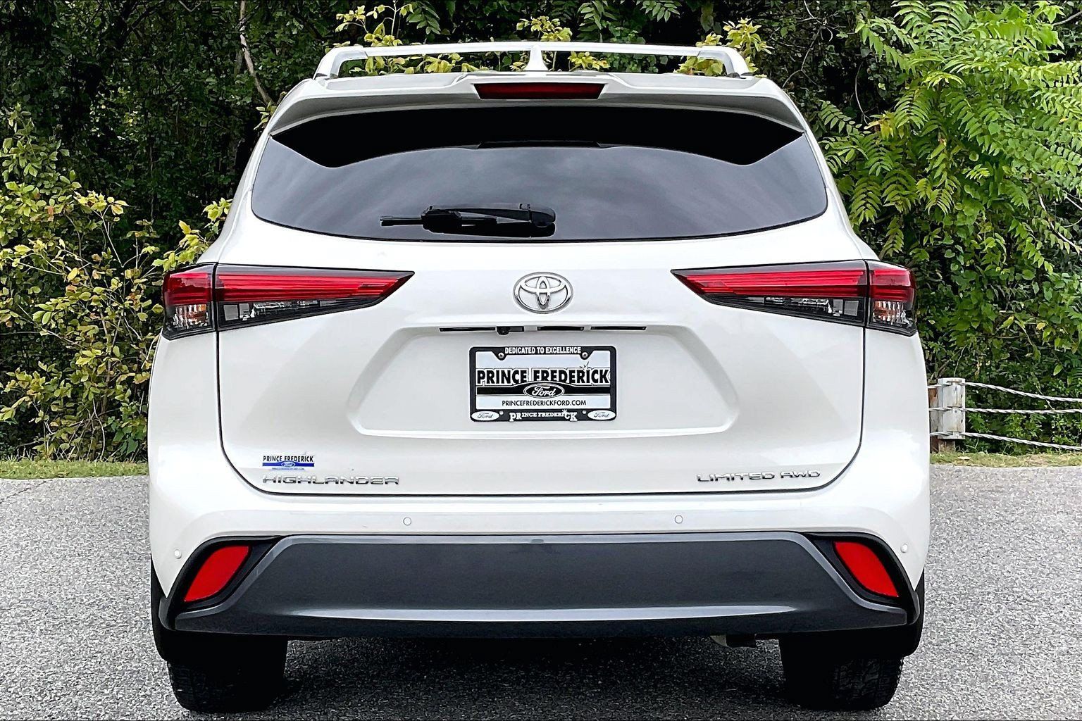 Used 2021 Toyota Highlander Limited AWD/4WD image 4