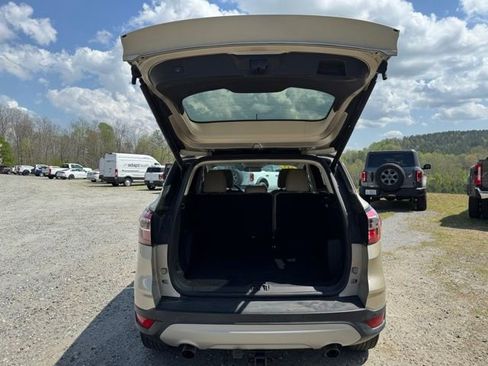 Certified 2017 Ford Escape SE w/ Equipment Group 201A image 10