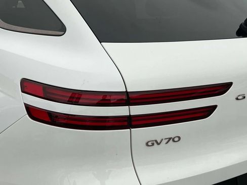 Used 2024 Genesis GV70 3.5T Sport w/ Sport Advanced Package AWD/4WD image 10