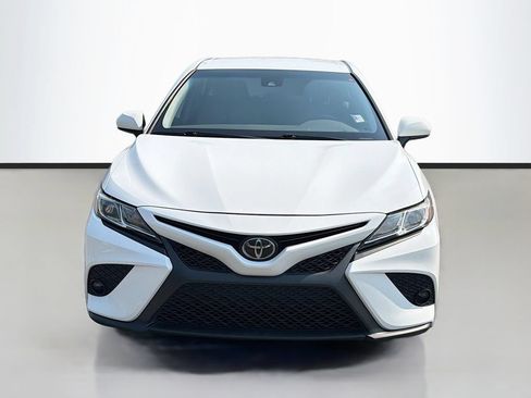Used 2020 Toyota Camry SE FWD image 2