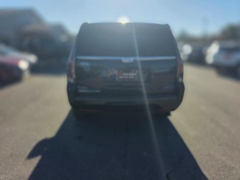 Used 2017 Cadillac Escalade Platinum image 3