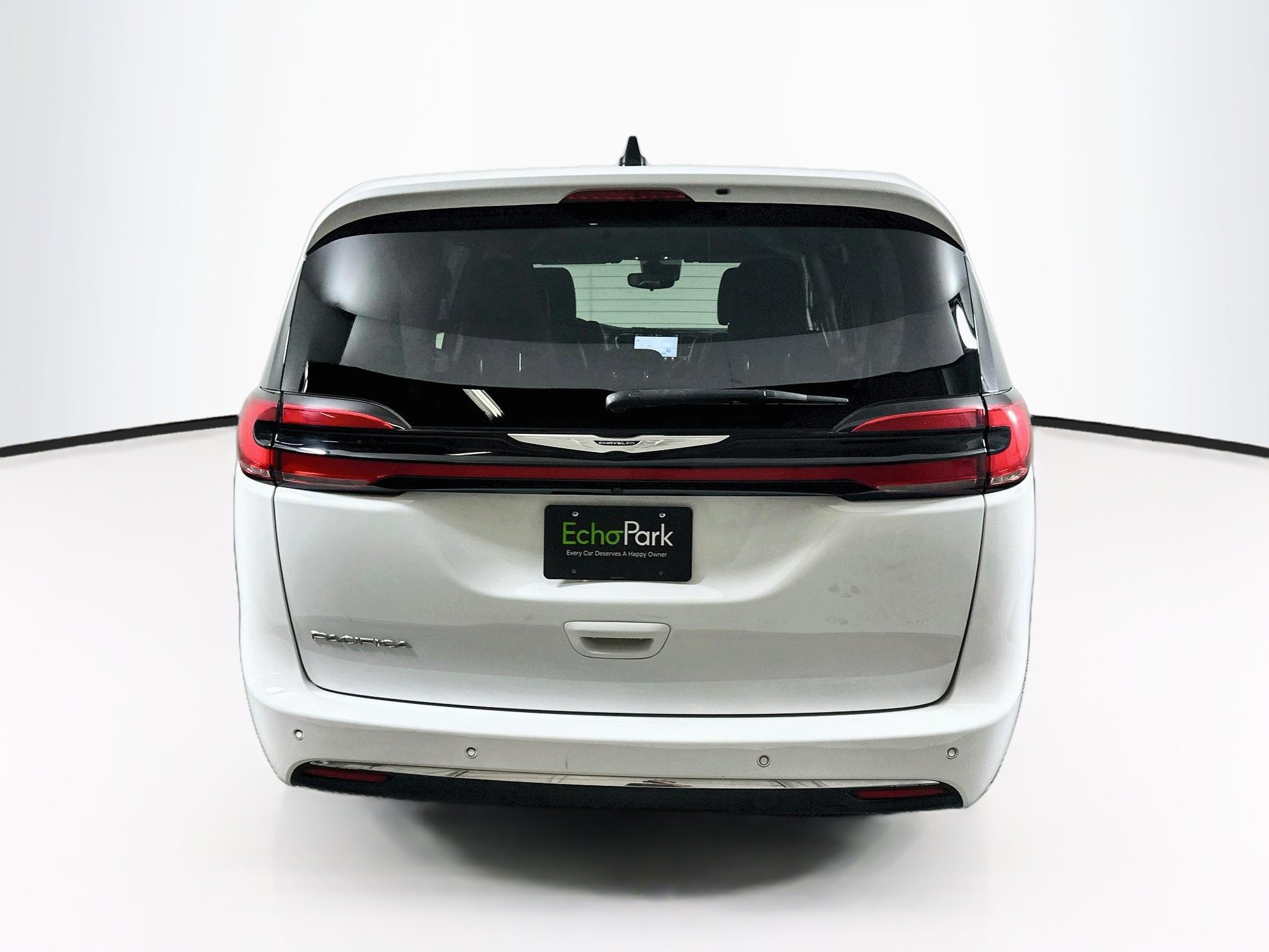 Used 2024 Chrysler Pacifica Touring-L FWD image 7