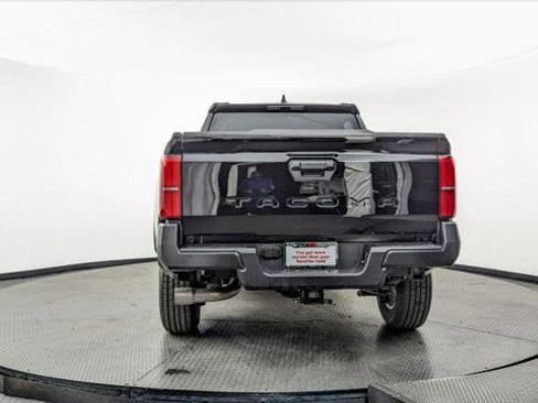 Used 2025 Toyota Tacoma SR image 7
