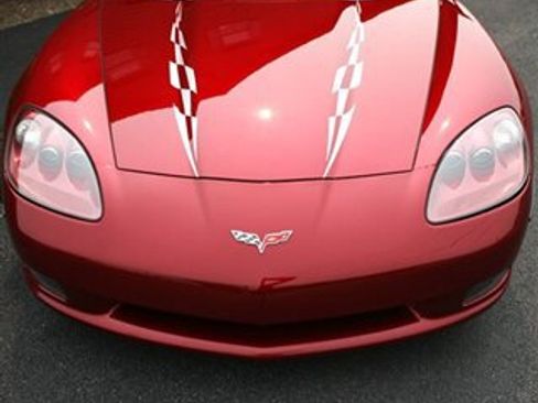 Used 2006 Chevrolet Corvette Coupe w/ Preferred Equipment Group RWD image 3