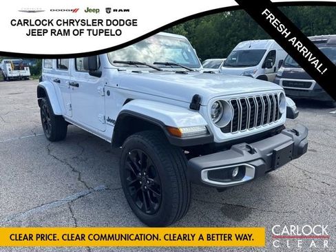 Used 2025 Jeep Wrangler Unlimited Sahara w/ Safety Group AWD/4WD image 4