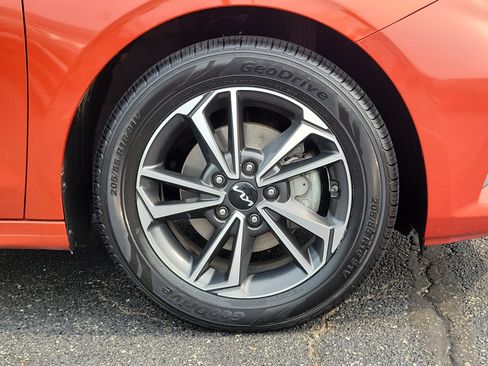 Used 2023 Kia Forte LXS w/ LXS Technology Package FWD image 5