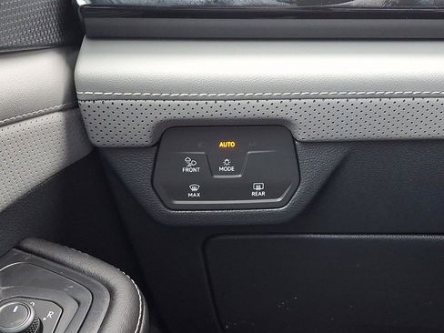 New 2026 Volkswagen Atlas Cross Sport SEL R-Line AWD/4WD image 15