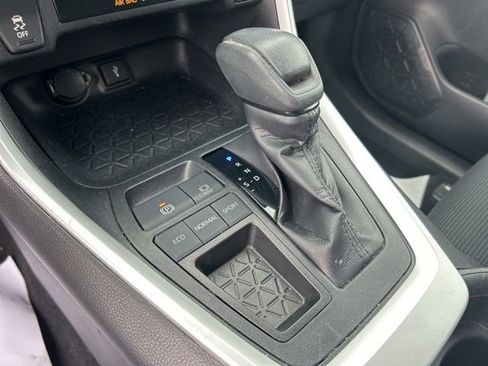 Used 2020 Toyota RAV4 LE w/ Carpet Mat Package FWD image 22