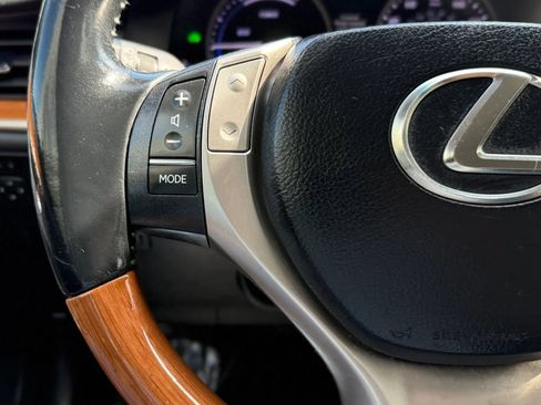 Used 2013 Lexus ES 300h w/ Luxury Pkg FWD image 14