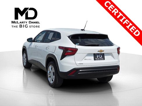 Used 2025 Chevrolet Trax LS image 4