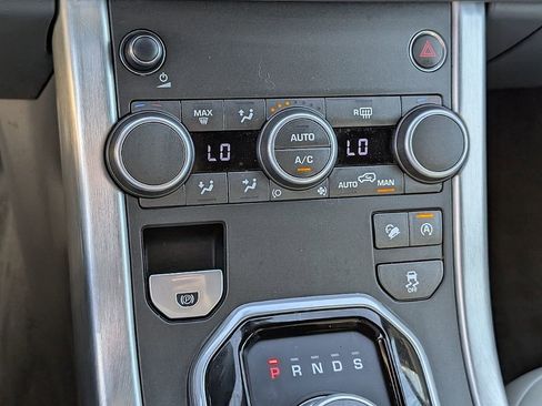 Used 2017 Land Rover Range Rover Evoque SE Premium image 29