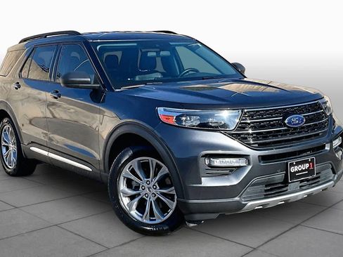 Used 2020 Ford Explorer XLT w/ Equipment Group 202A RWD image 5