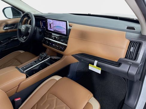 New 2026 Nissan Pathfinder Platinum image 29