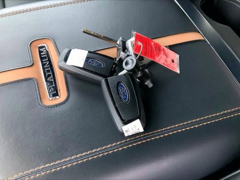 Used 2024 Ford F250 Platinum image 13