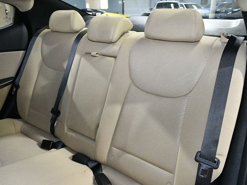 Used 2013 Hyundai Elantra GLS w/ Preferred Pkg image 17