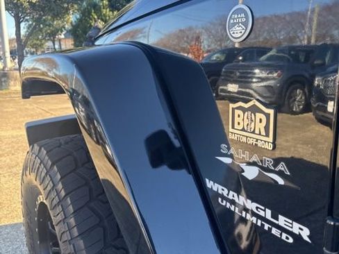 Used 2017 Jeep Wrangler Unlimited Sahara image 8