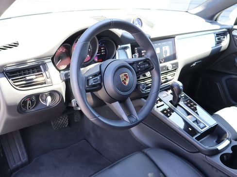 Certified 2026 Porsche Macan AWD/4WD image 4
