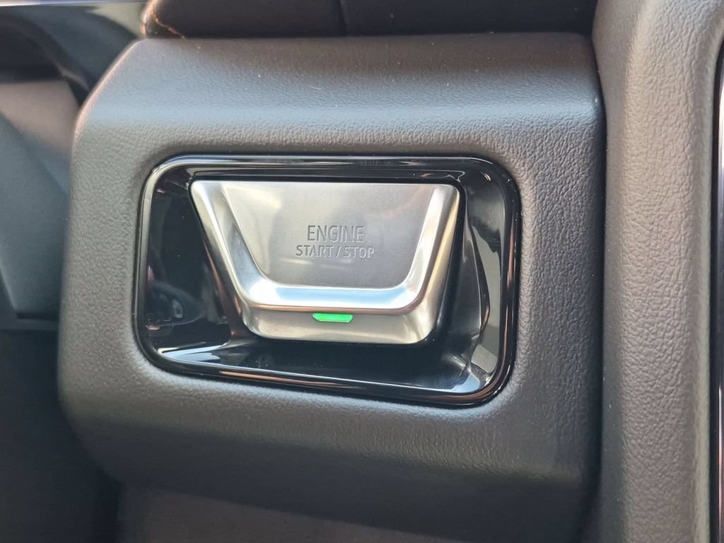 New 2026 GMC Yukon XL AT4 AWD/4WD image 16